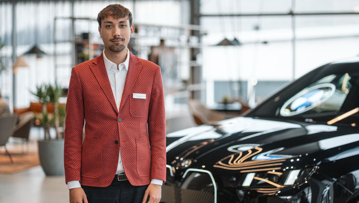 Dominik Hołda Asystent Salonu