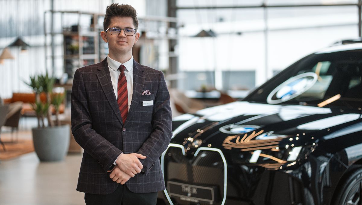 Oskar Zgraja Doradca ds. sprzedaży samochodów nowych BMW.